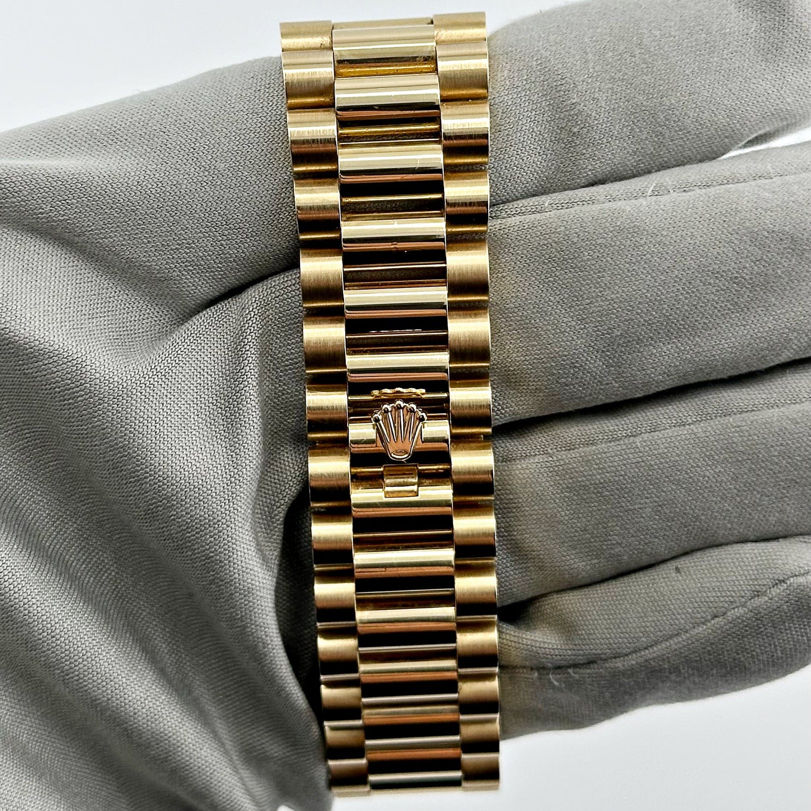 Umbraux Date 5105 36mm Yellow Gold Green II