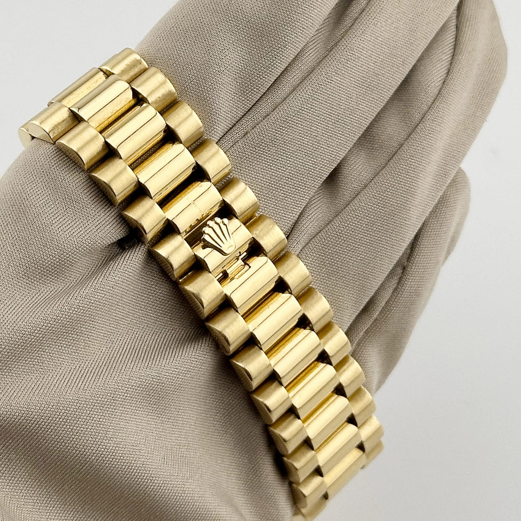 Umbraux Date 5105 36mm Yellow Gold Black