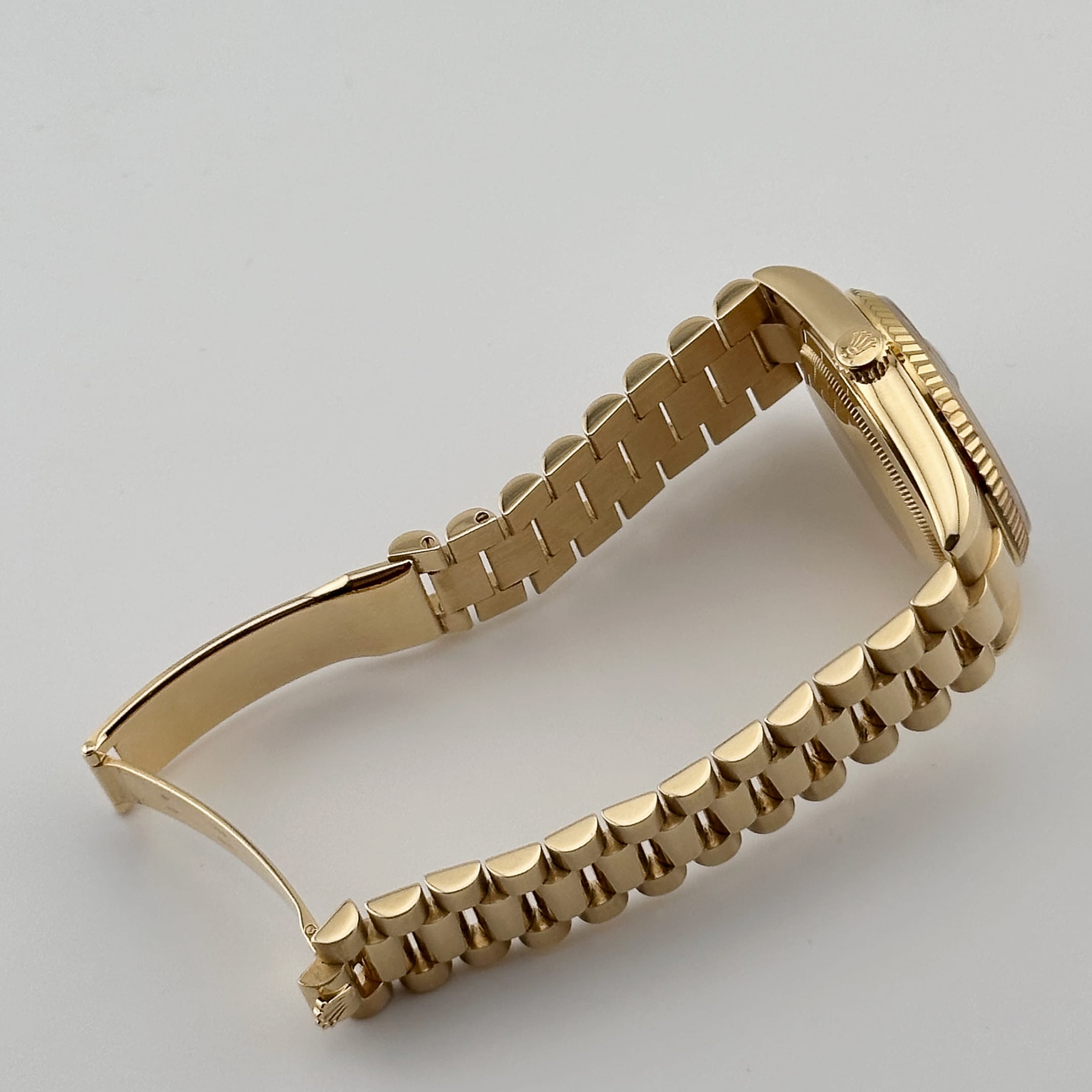Umbraux Date 5105 36mm Yellow Gold Black