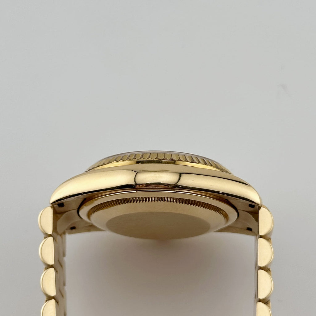 Umbraux Date 5105 36mm Yellow Gold Black