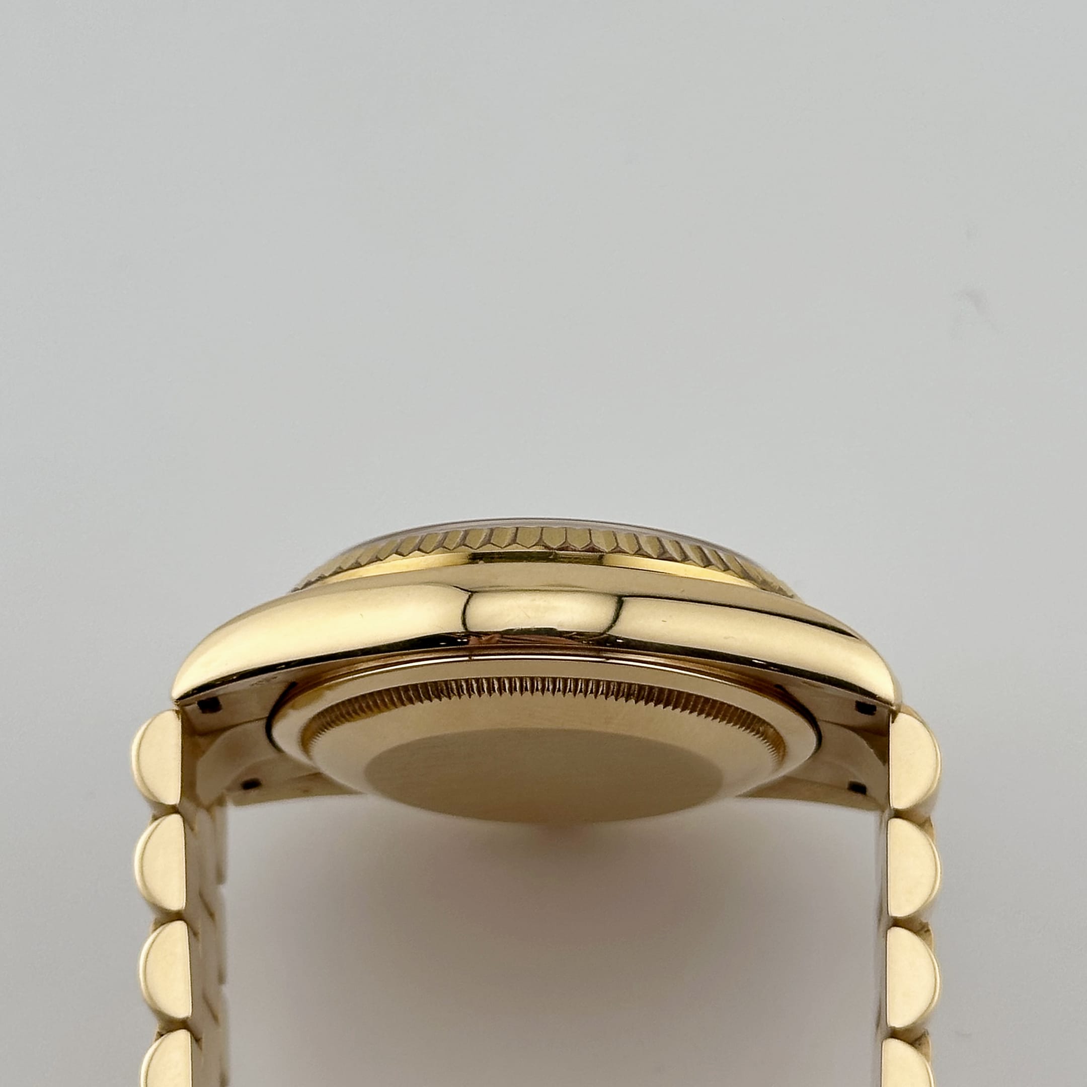 Umbraux Date 5105 36mm Yellow Gold Black