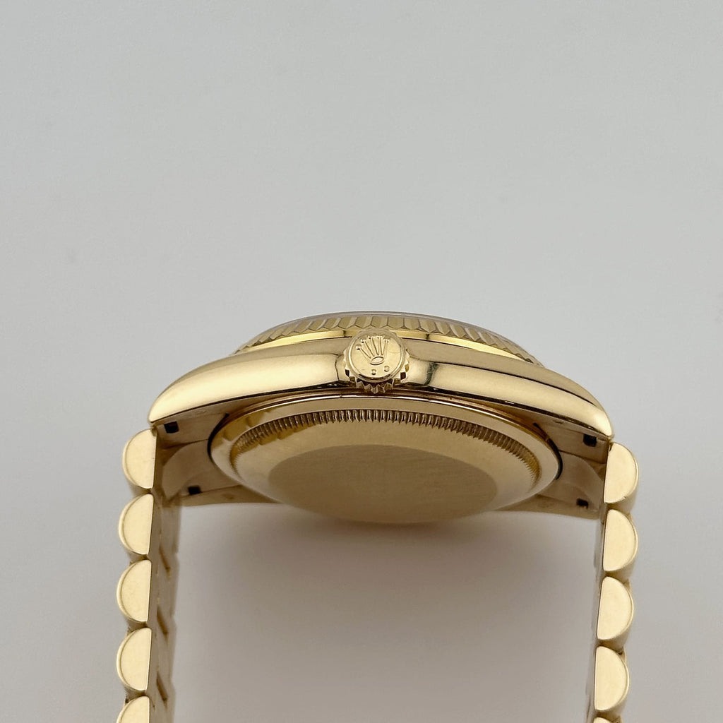 Umbraux Date 5105 36mm Yellow Gold Black