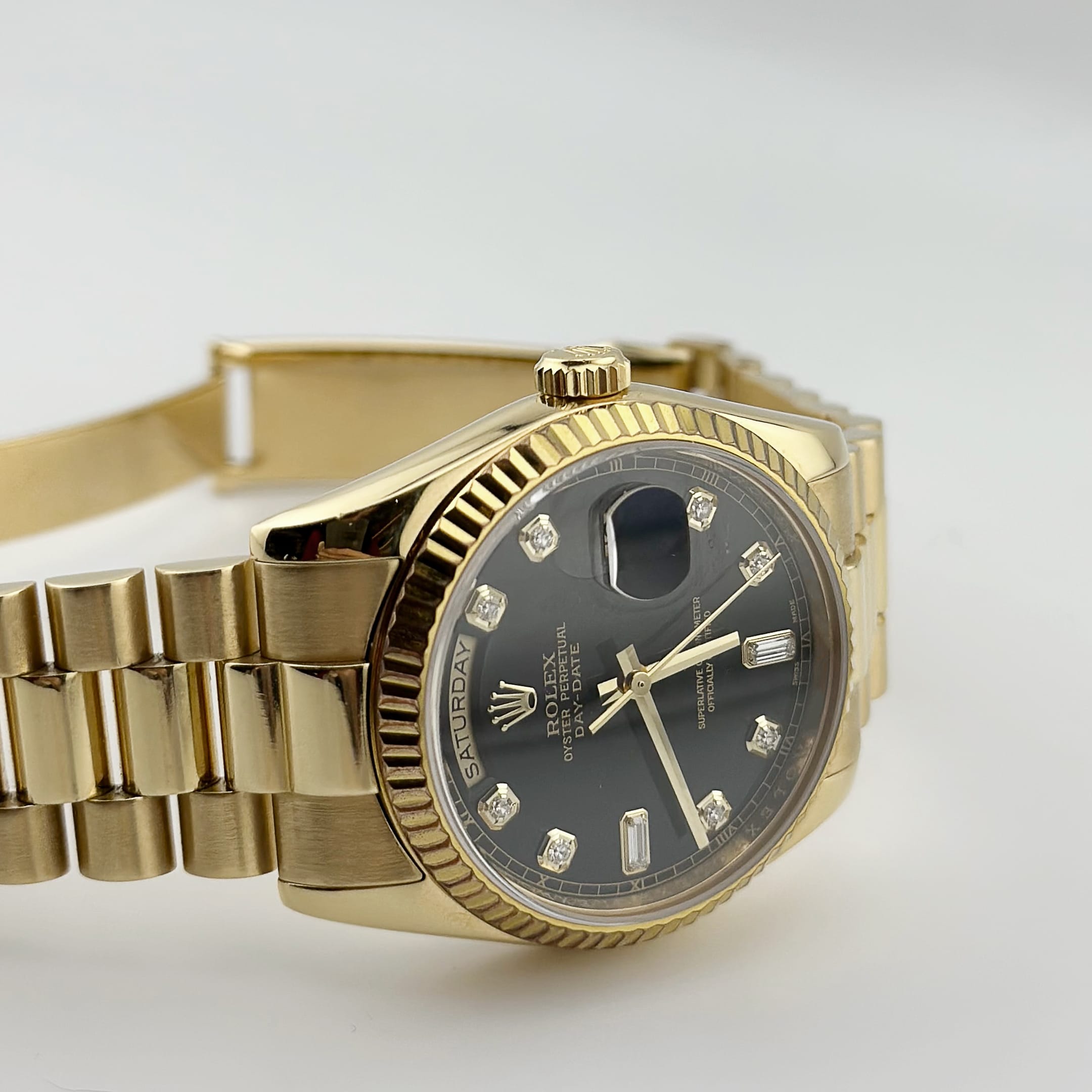 Umbraux Date 5105 36mm Yellow Gold Black